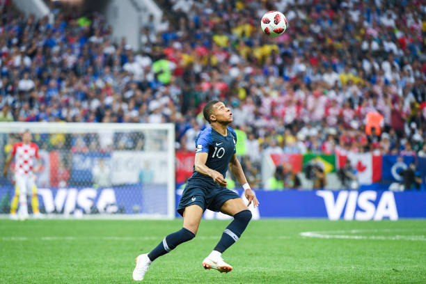 大年初2，欧冠末轮决战：21队拼刺刀+11队看戏.