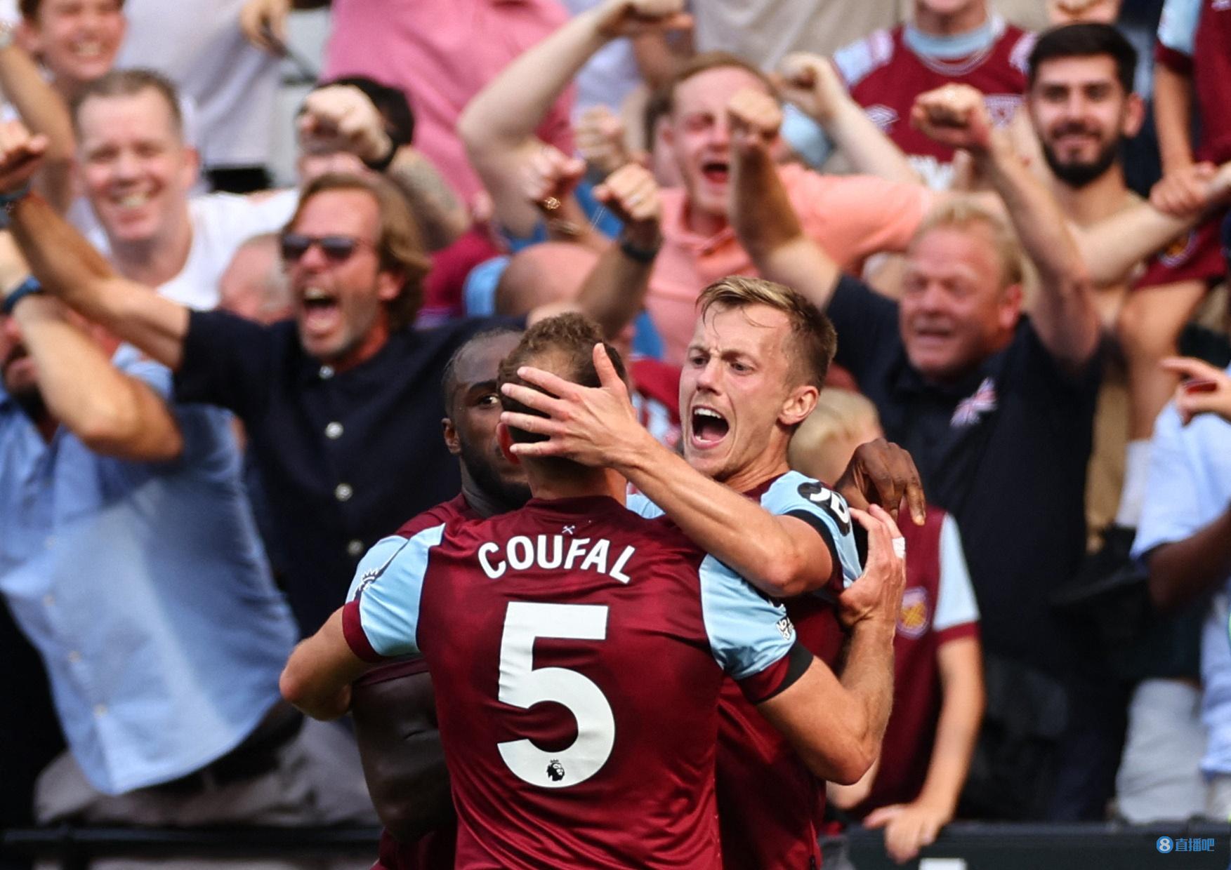 德天空：莱比锡与埃利奥特深入谈个人条款，转会形式仍未确定.