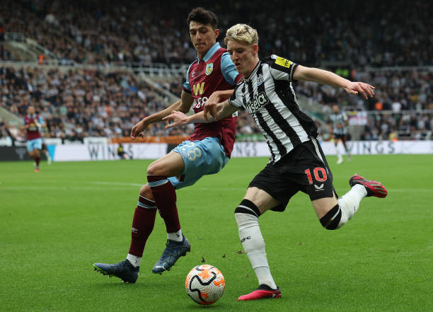 津媒：奥斯卡、巴尔加斯离队致海港队实力受损，新赛季面临考验.